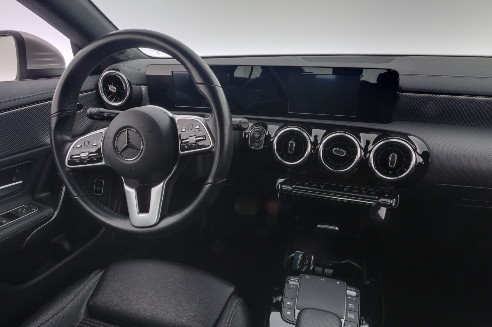 MERCEDES-BENZ CLA 11