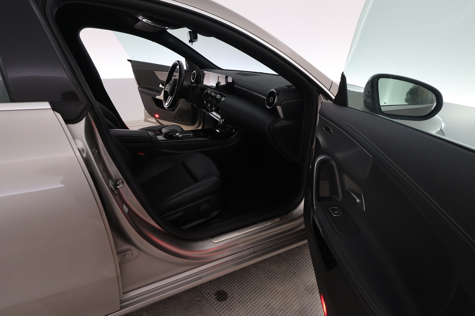 MERCEDES-BENZ CLA 27