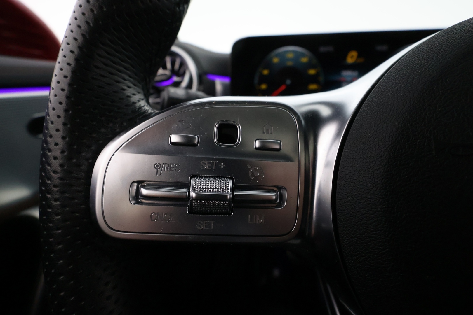 MERCEDES-BENZ A 2022