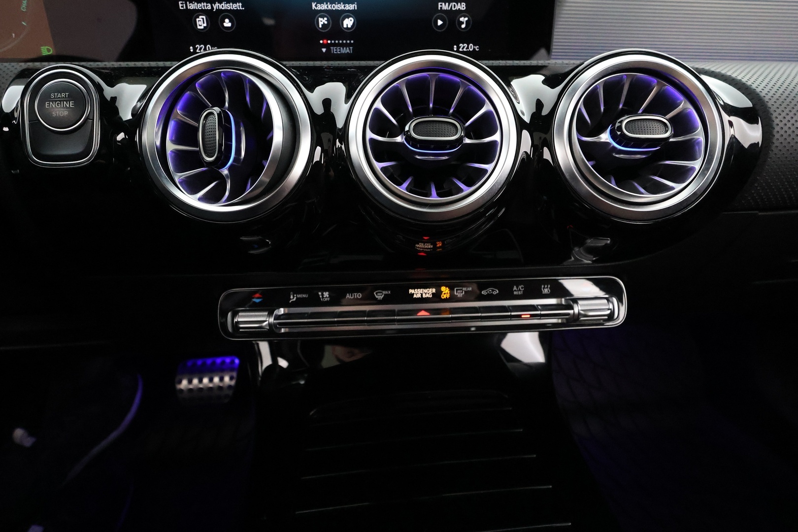 MERCEDES-BENZ A 2022