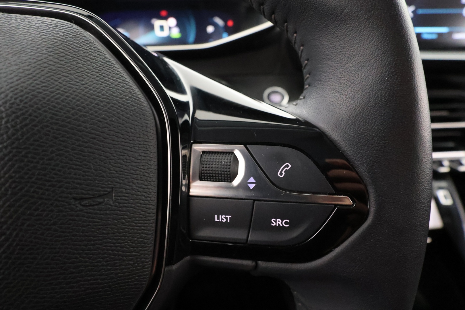 PEUGEOT e-208 2023