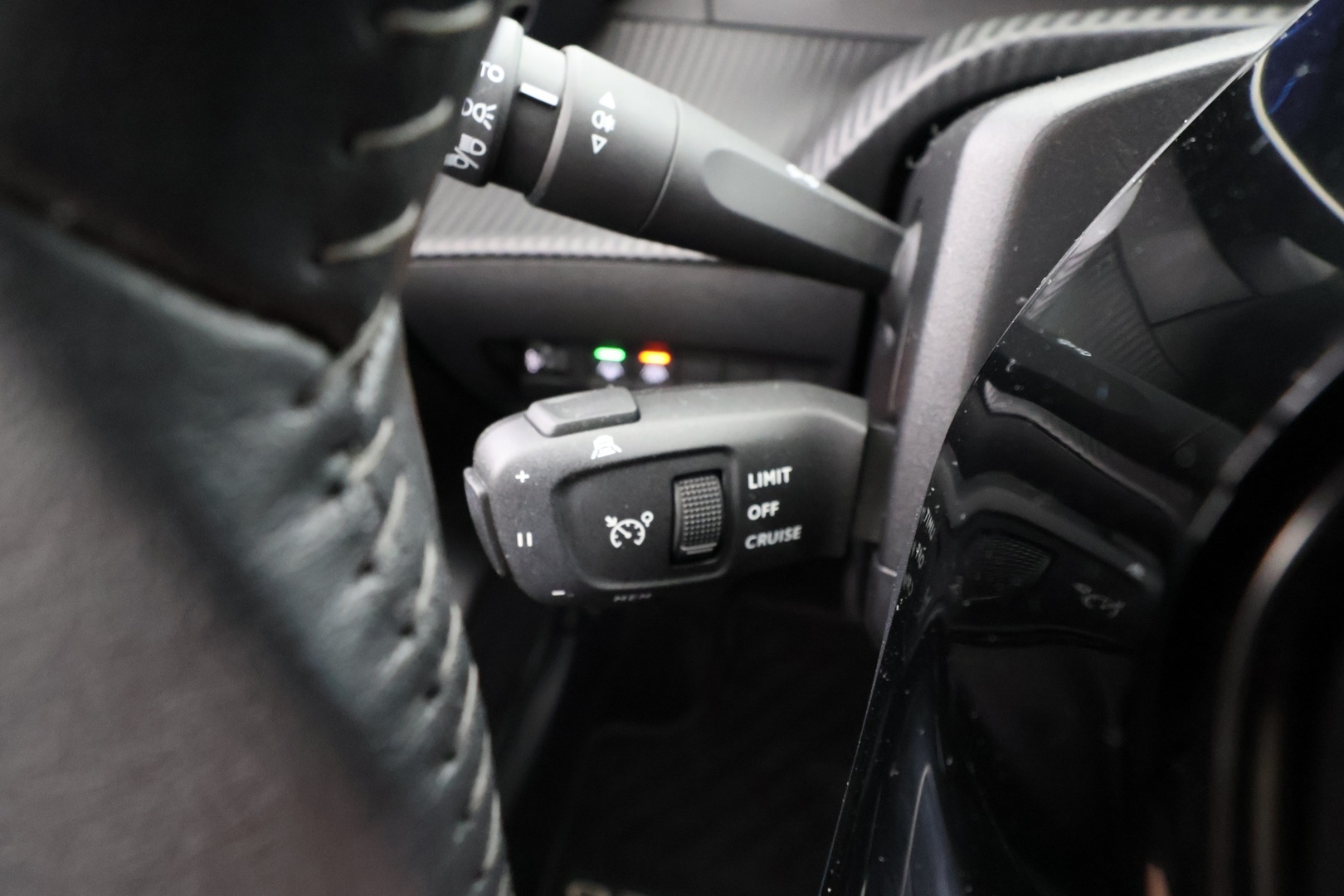 PEUGEOT e-208 2023