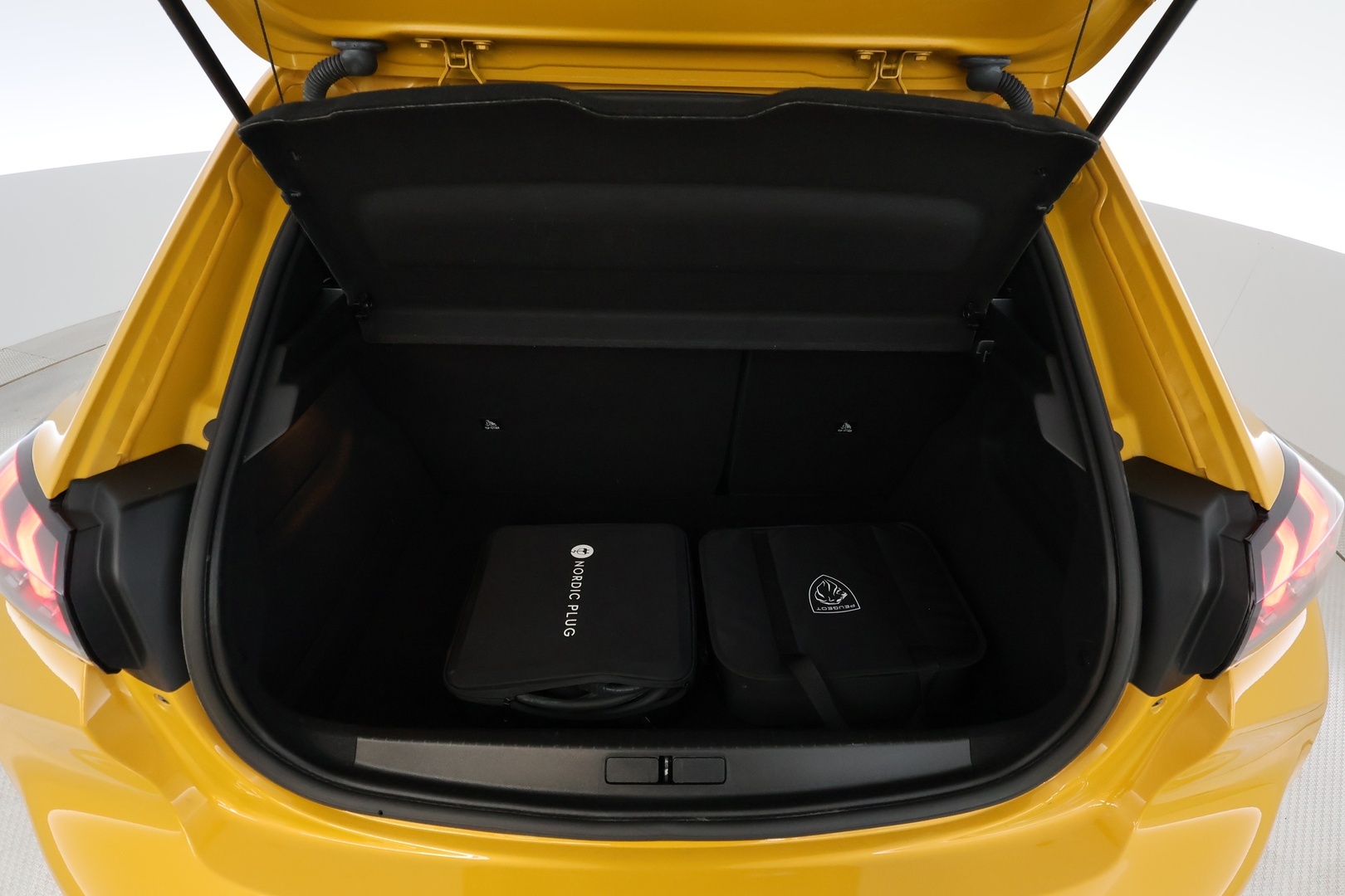 PEUGEOT e-208 2023