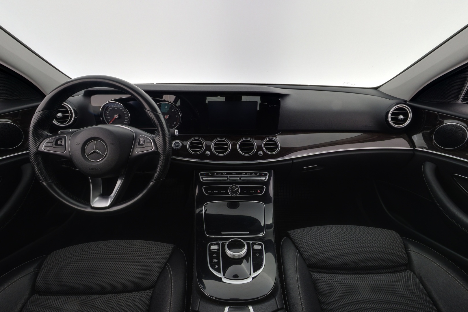 MERCEDES-BENZ E 2016