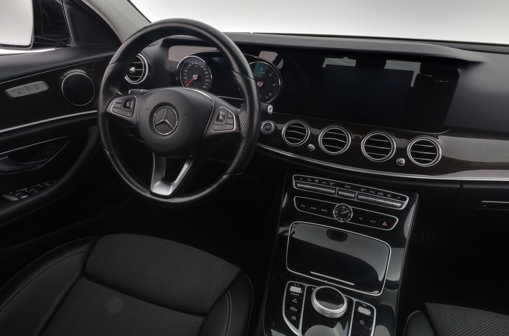 MERCEDES-BENZ E 2016
