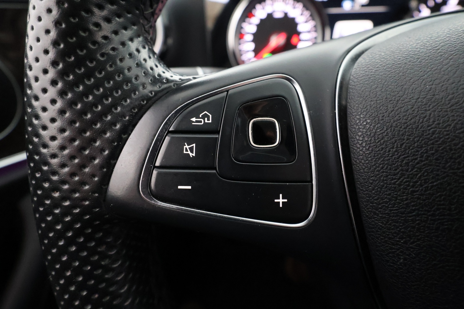 MERCEDES-BENZ E 2016