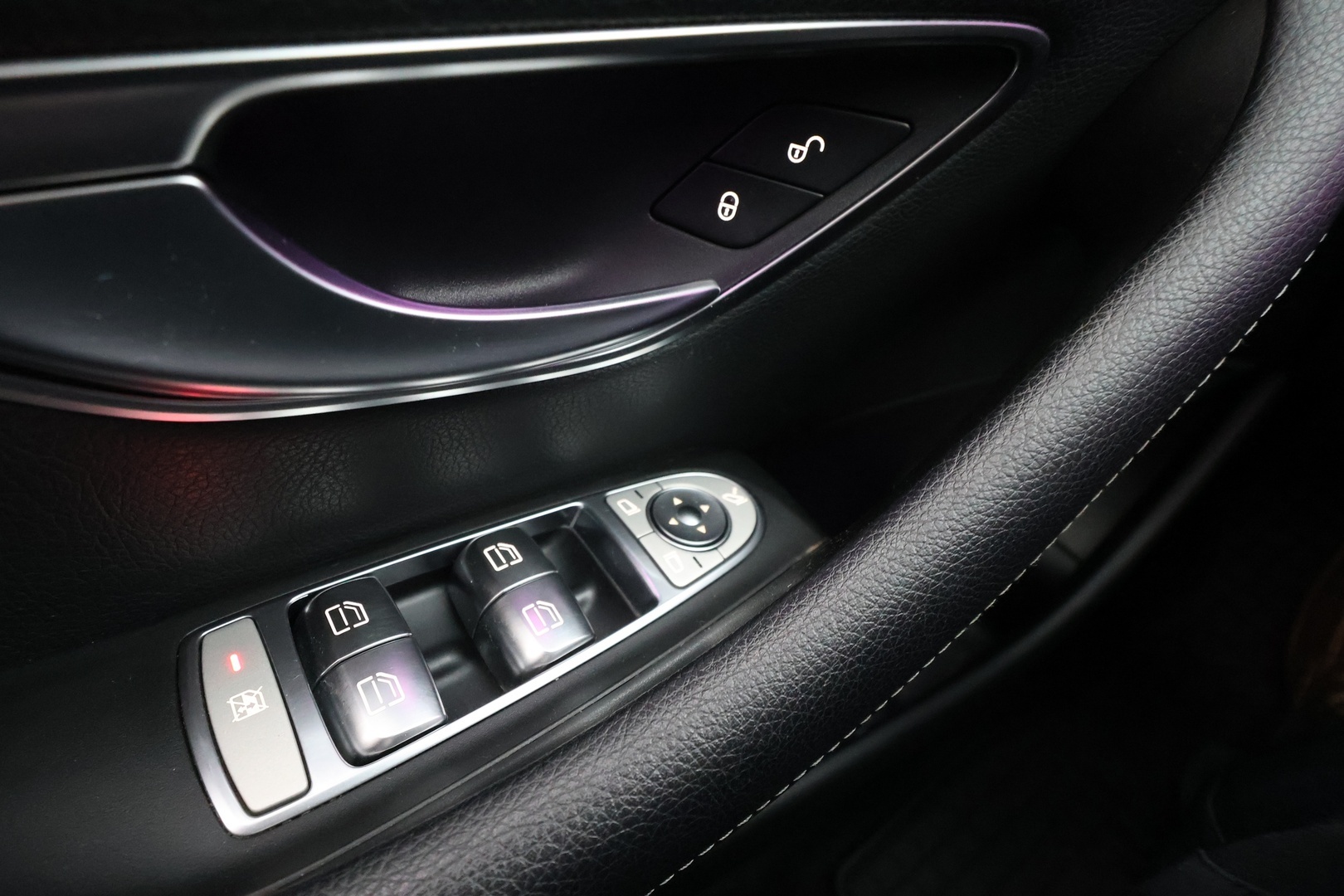 MERCEDES-BENZ E 2016