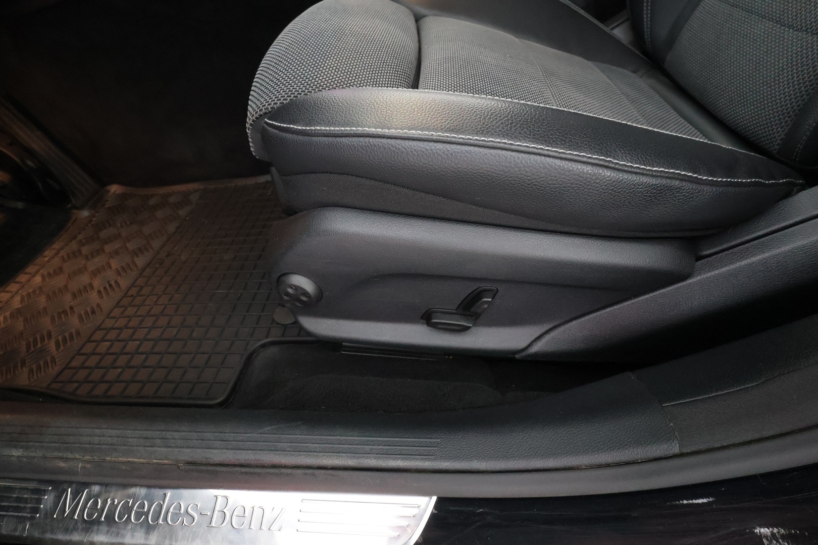 MERCEDES-BENZ E 2016