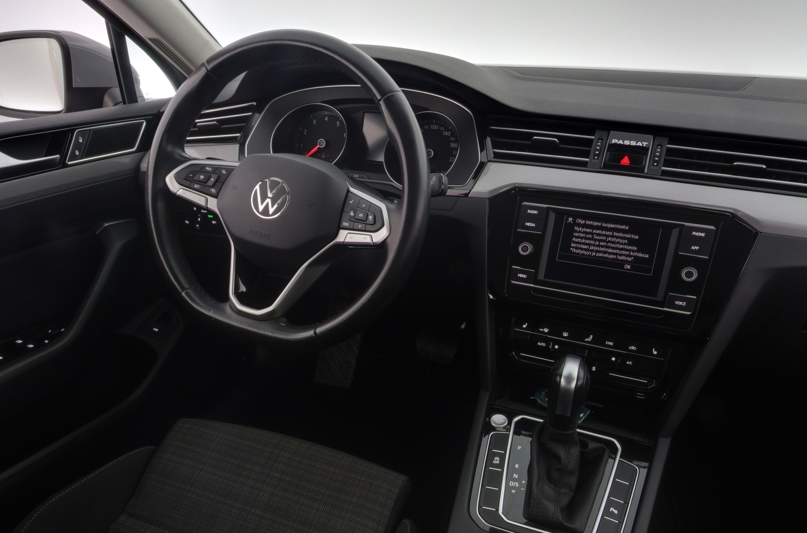 VOLKSWAGEN Passat 2022