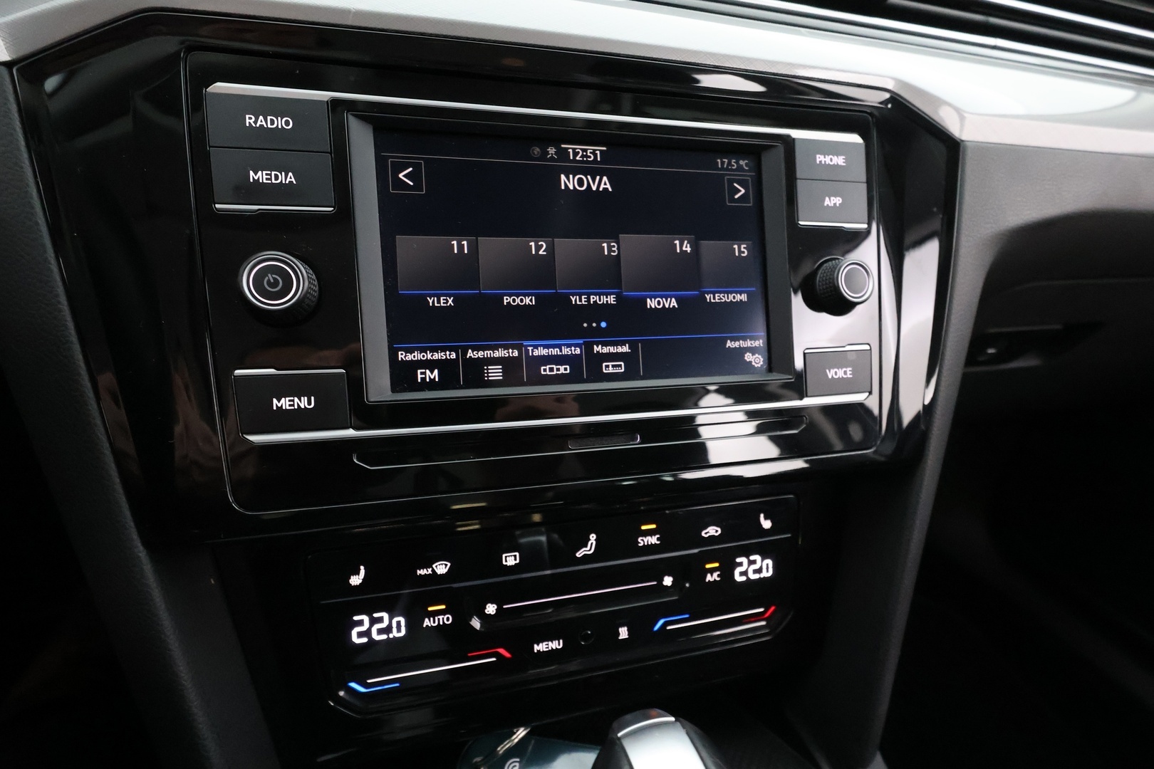 VOLKSWAGEN Passat 2022