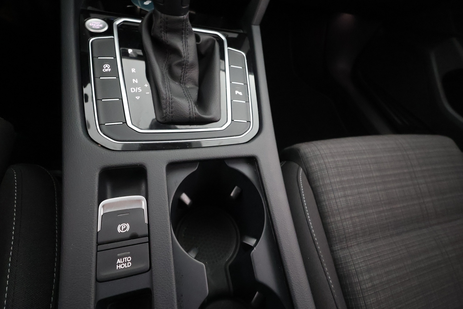 VOLKSWAGEN Passat 2022