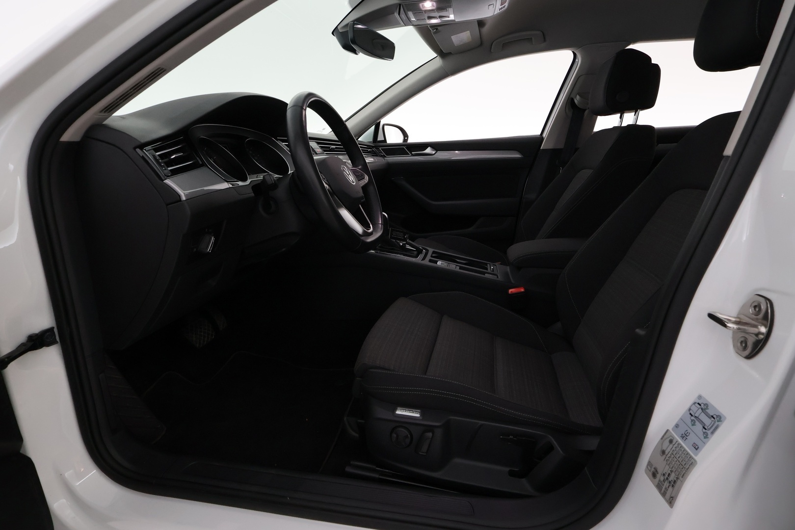 VOLKSWAGEN Passat 2022