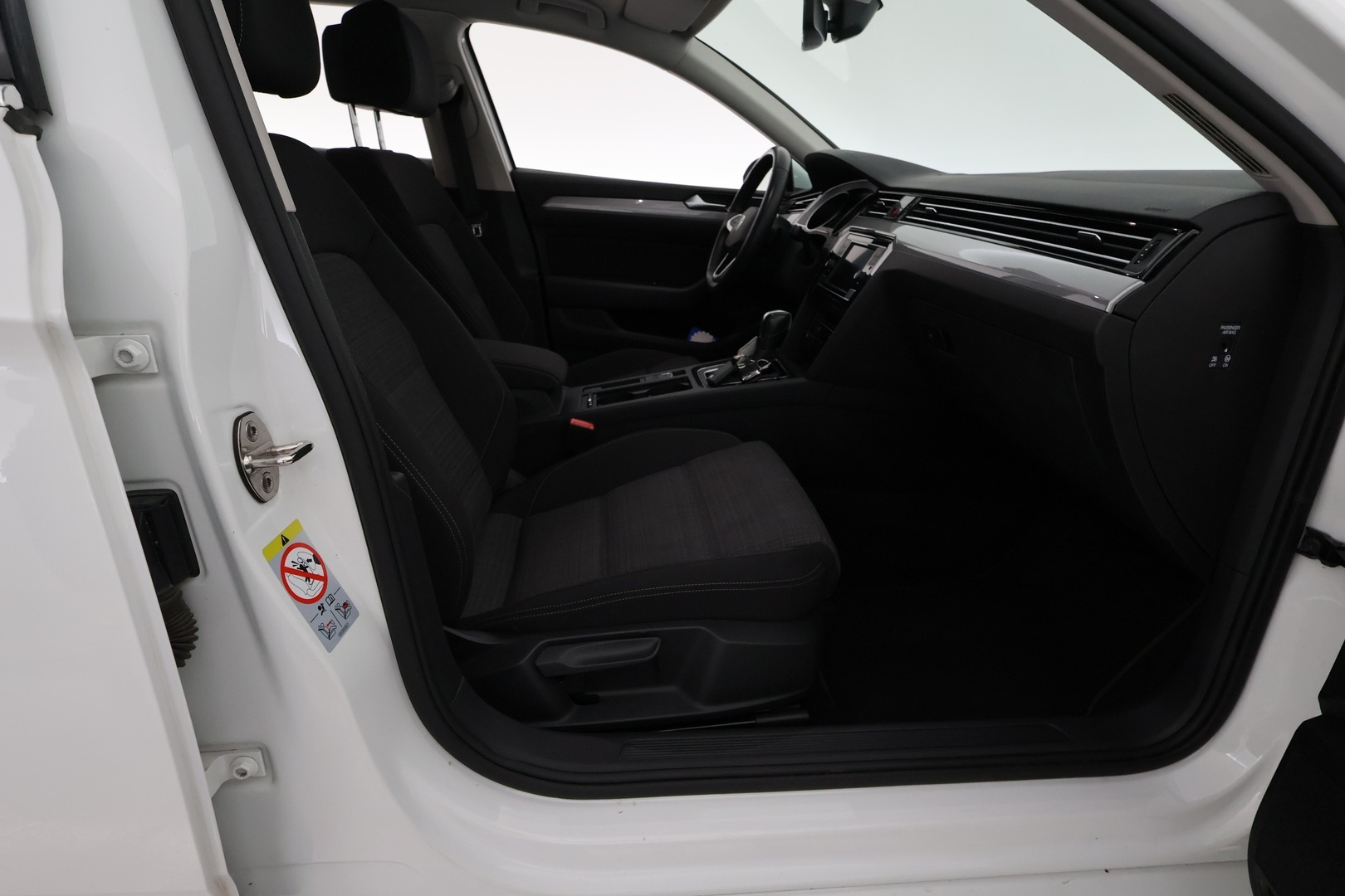 VOLKSWAGEN Passat 2022