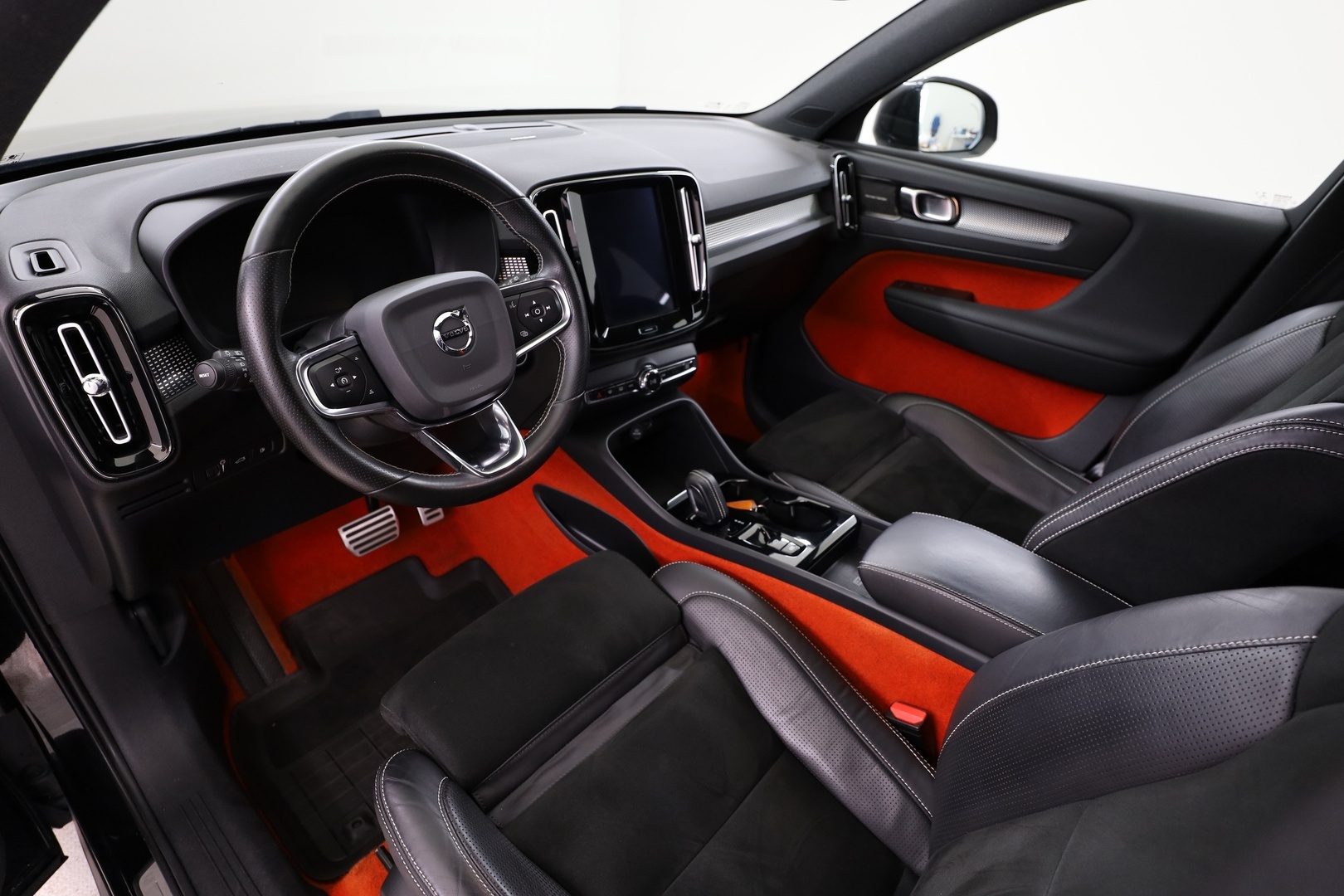 VOLVO XC40 11