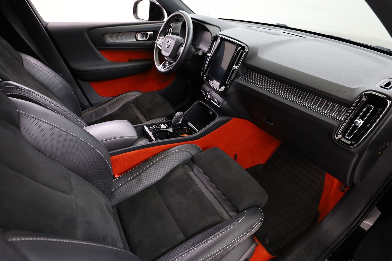 VOLVO XC40 12