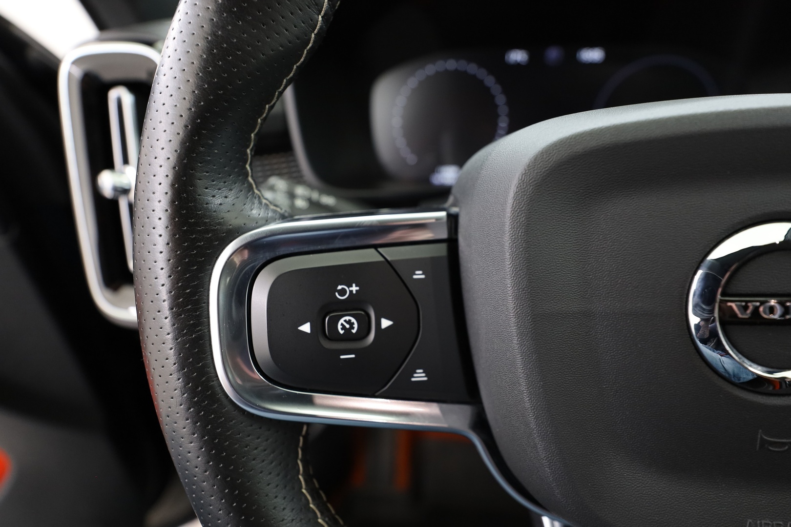 VOLVO XC40 20