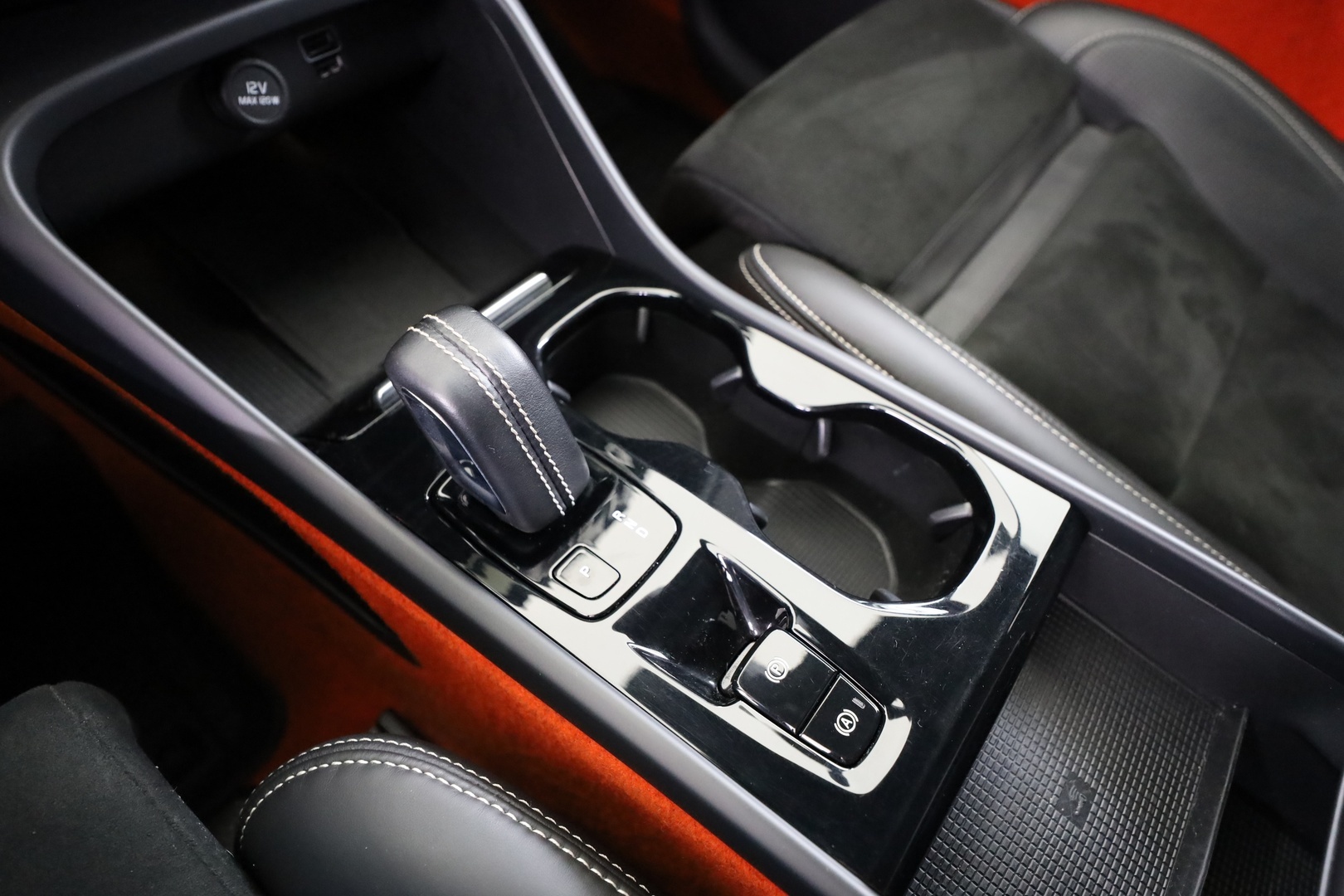 VOLVO XC40 23