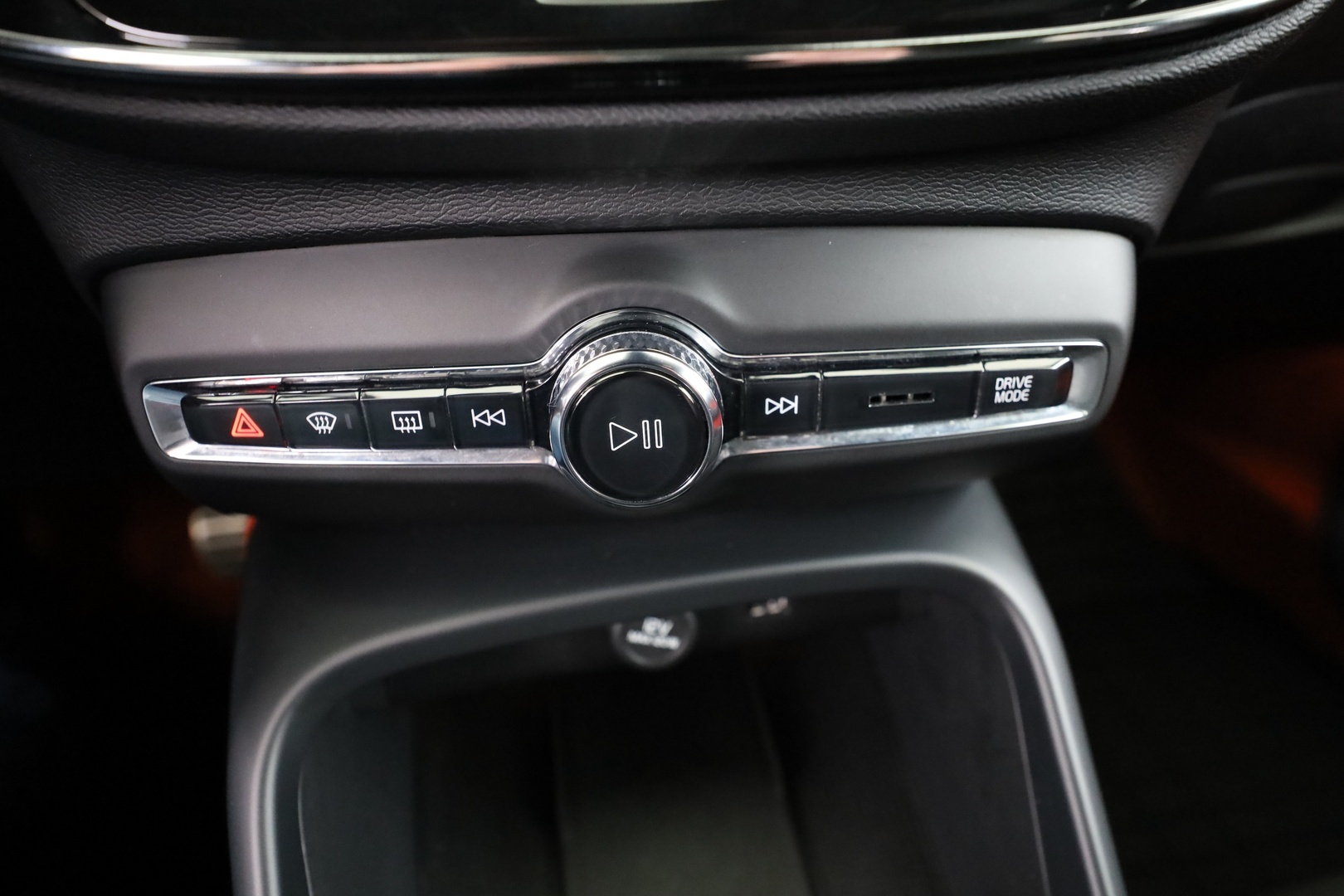 VOLVO XC40 25
