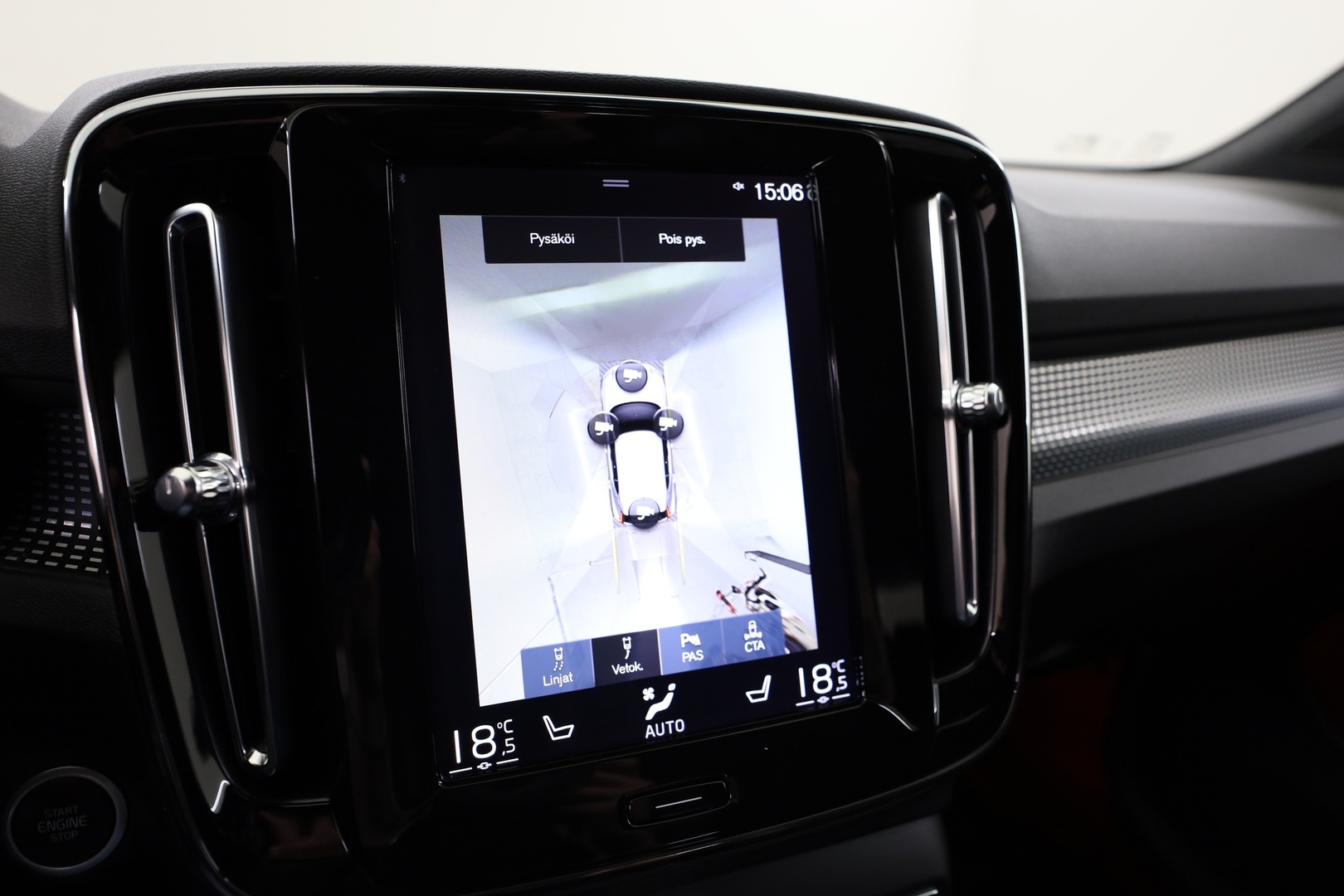 VOLVO XC40 27