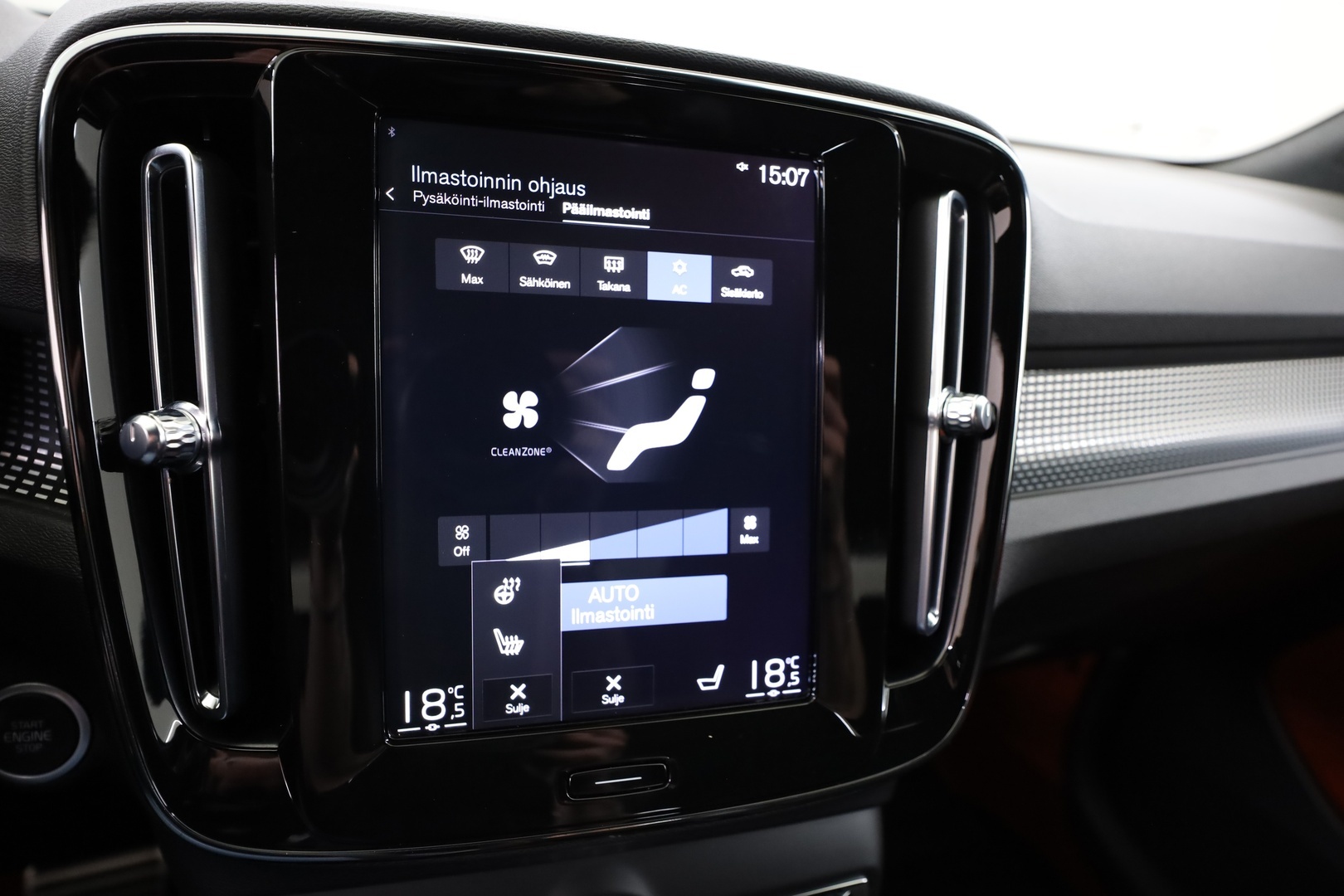 VOLVO XC40 28
