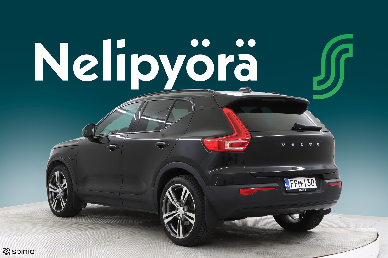 VOLVO XC40 4