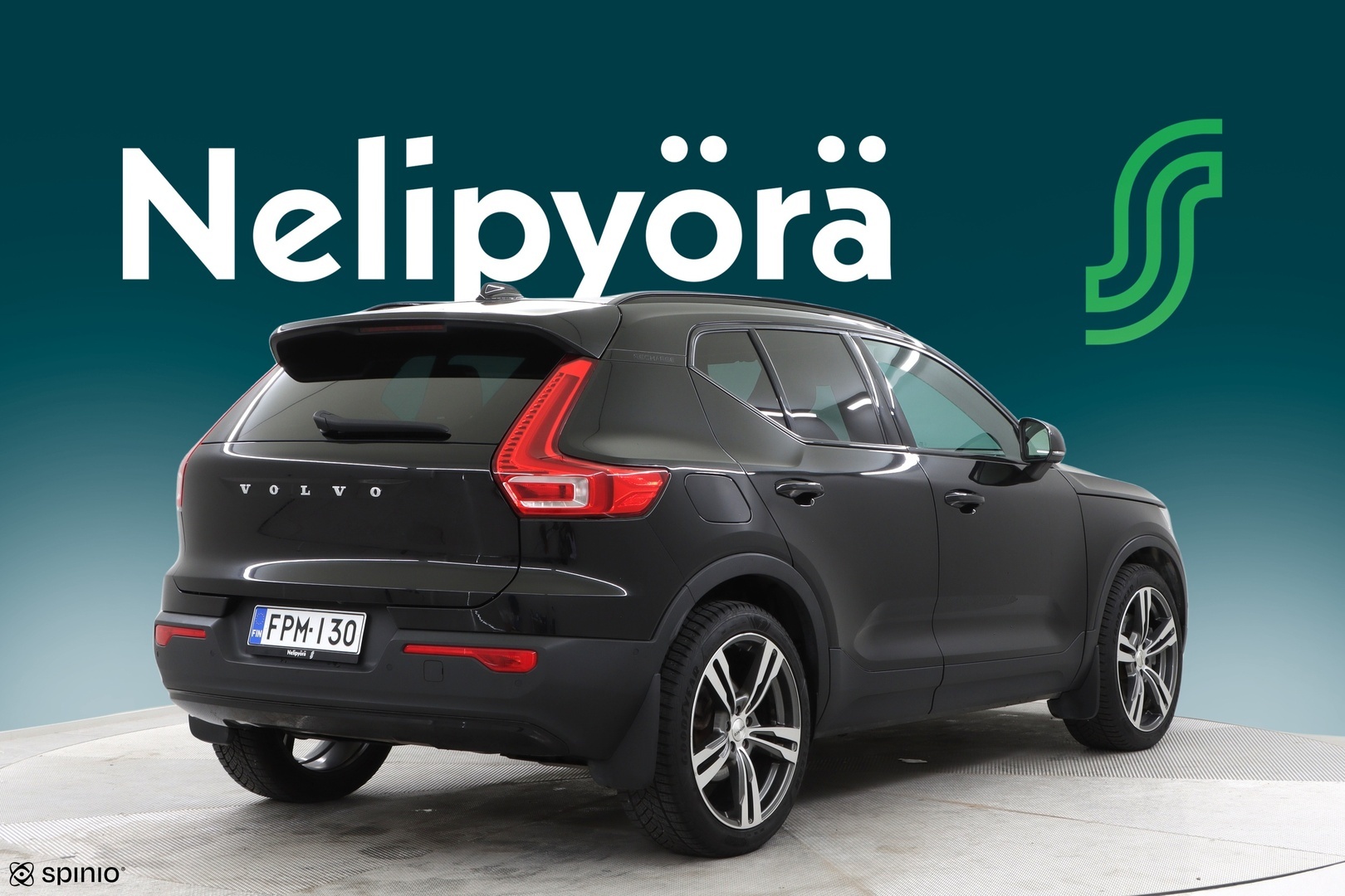 VOLVO XC40 5