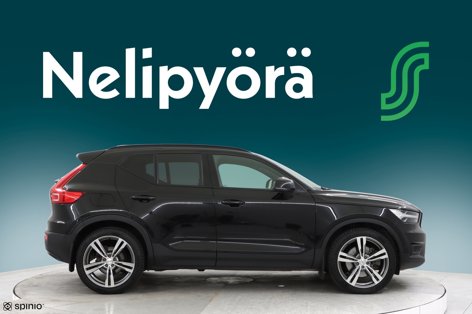 VOLVO XC40 7