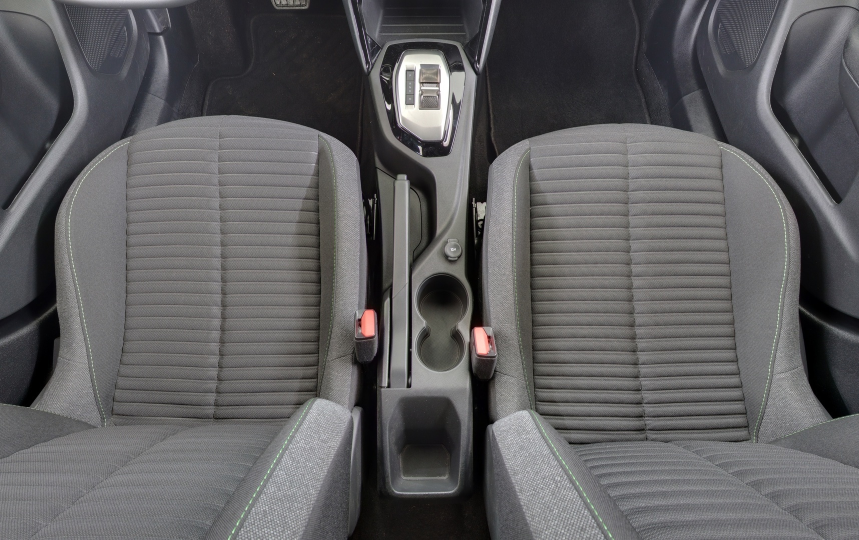 PEUGEOT 2008 12