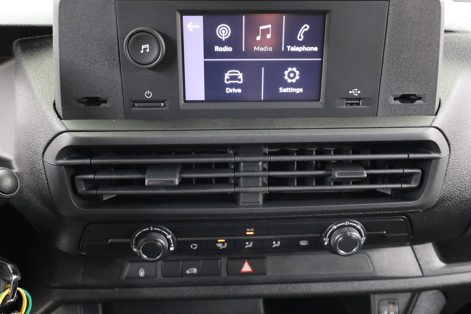 PEUGEOT Expert 16