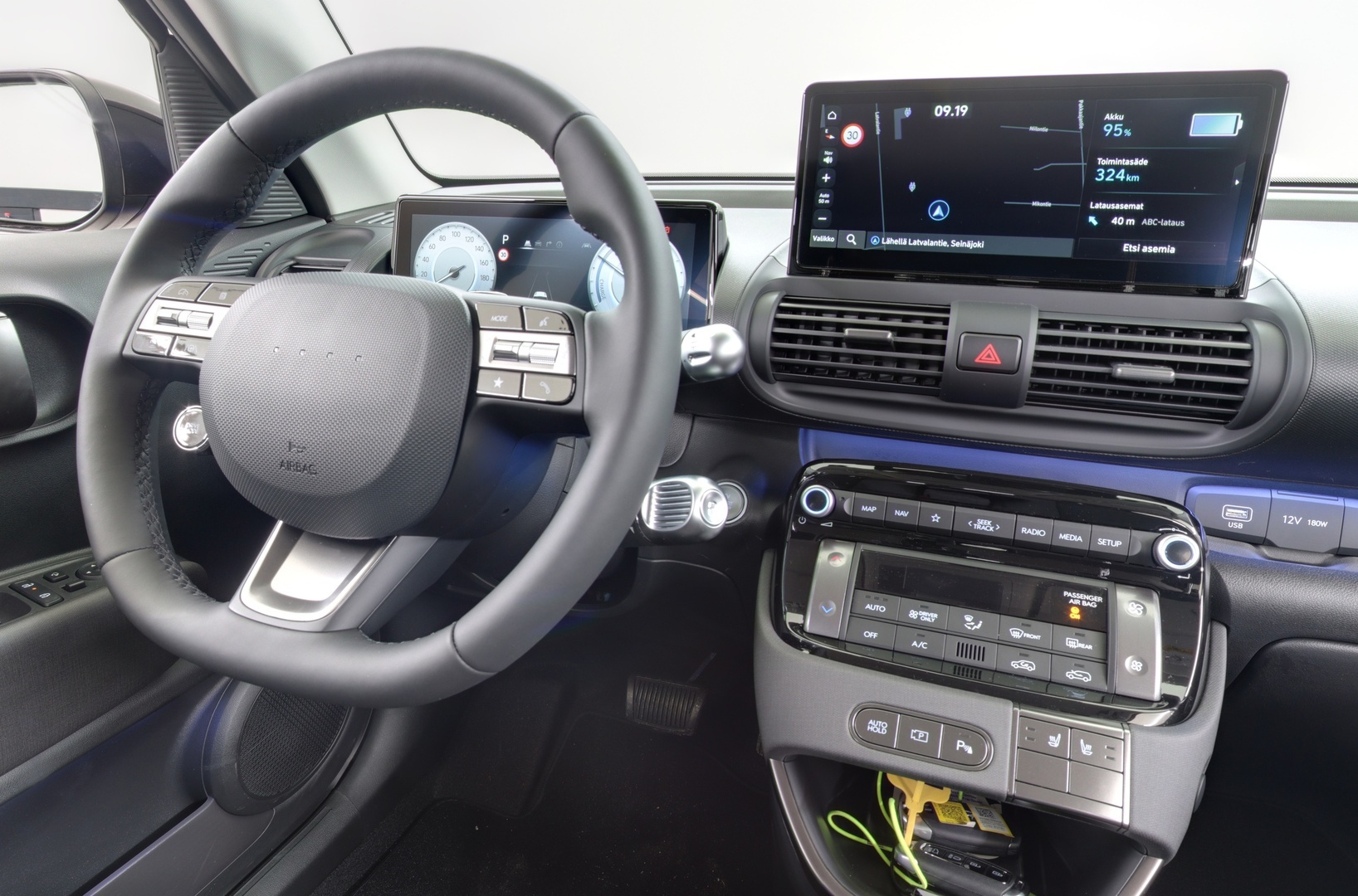 HYUNDAI INSTER 11