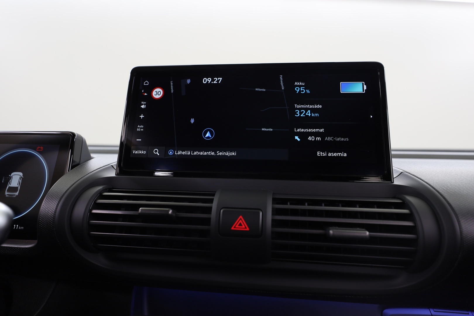 HYUNDAI INSTER 16