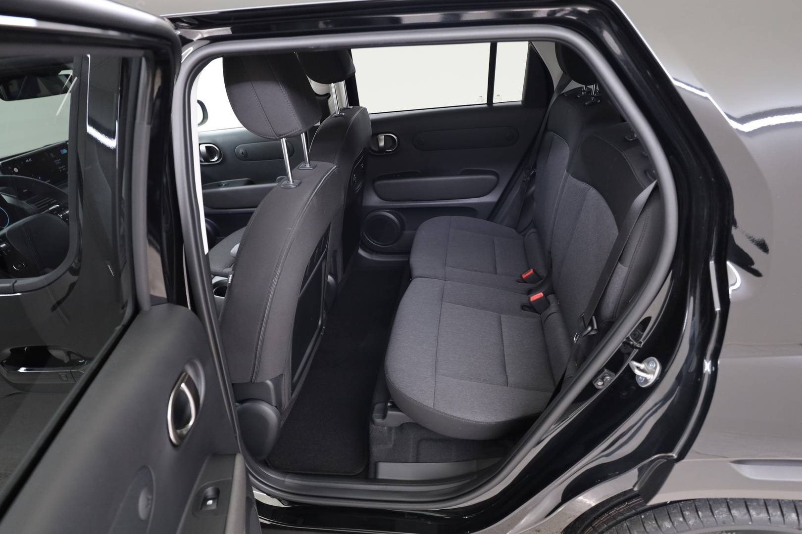 HYUNDAI INSTER 25