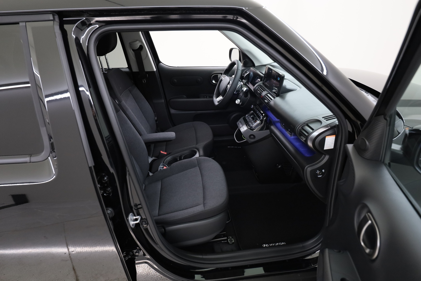 HYUNDAI INSTER 26