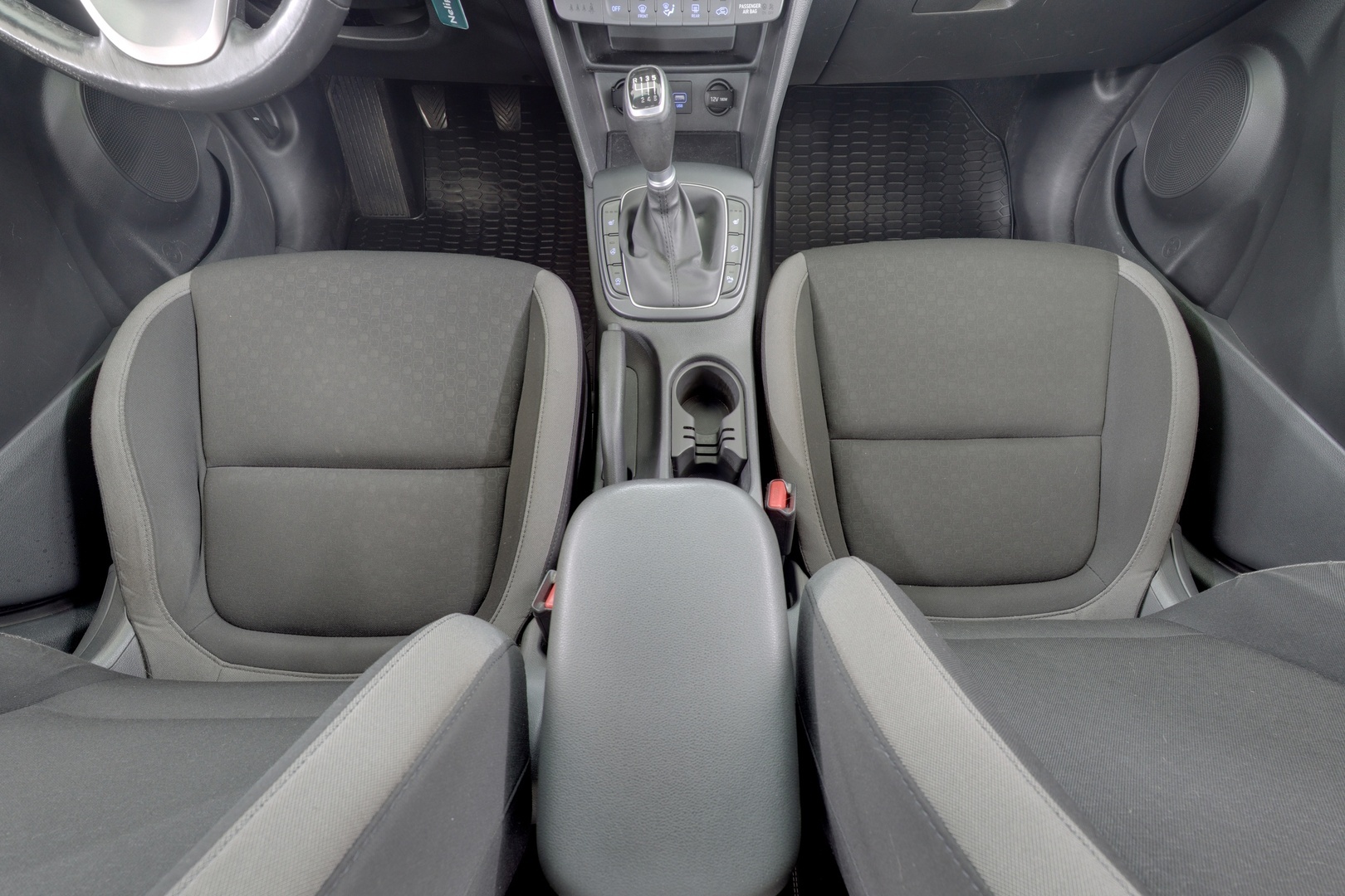 HYUNDAI KONA 12