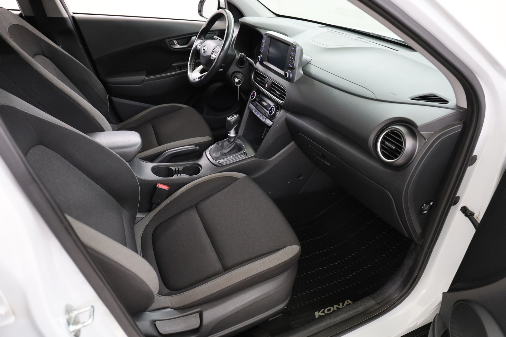 HYUNDAI KONA 19