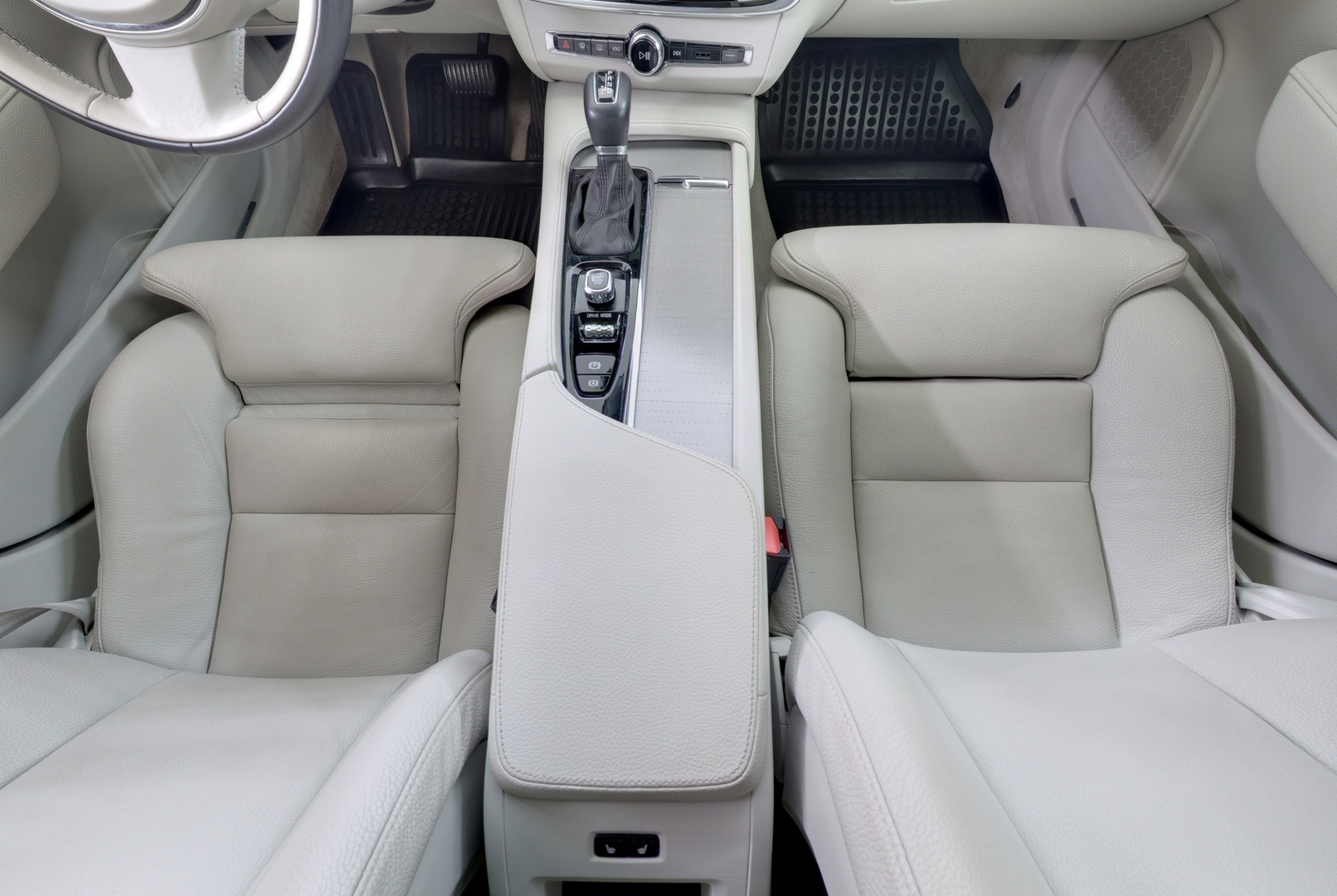 VOLVO S90 12