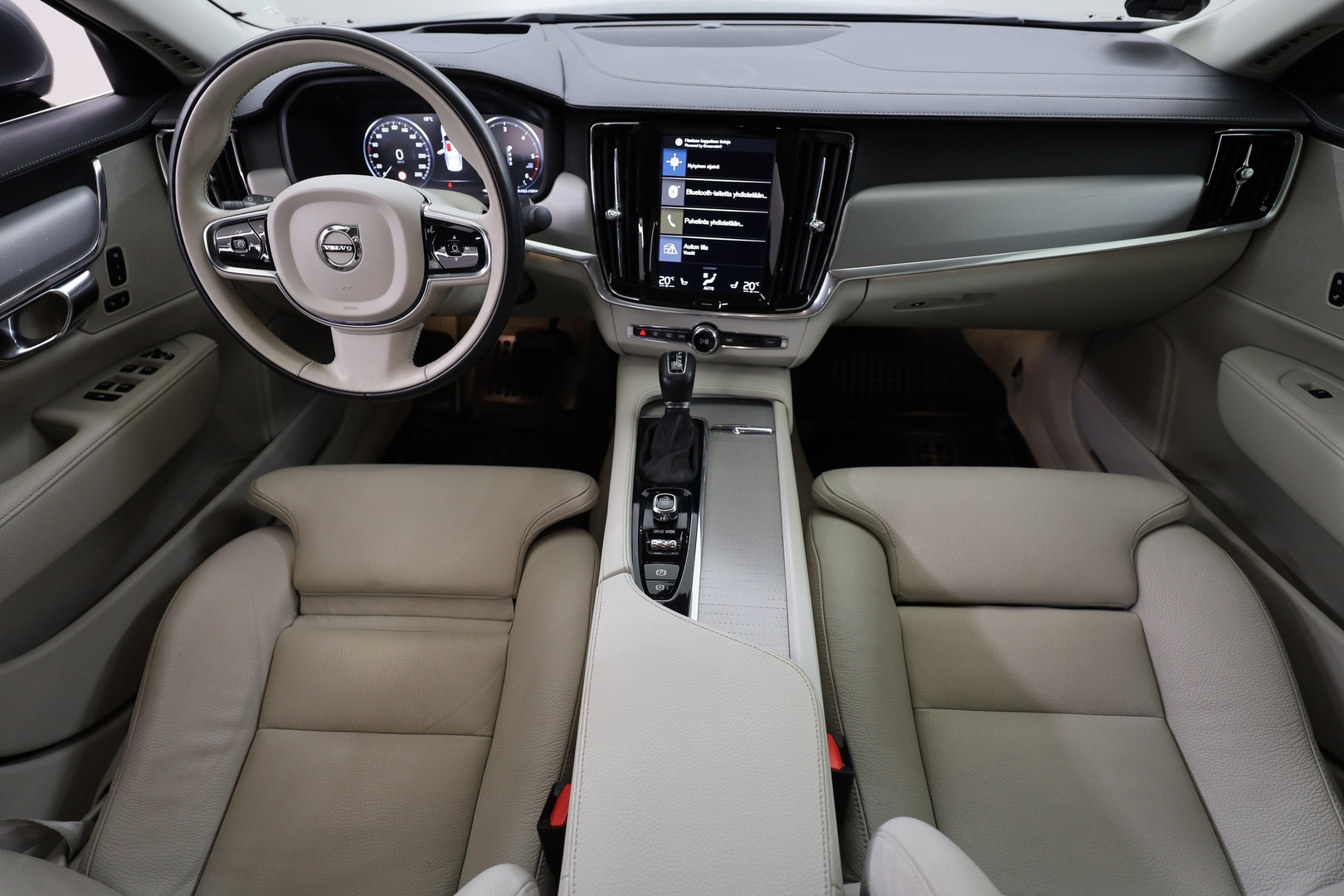 VOLVO S90 13