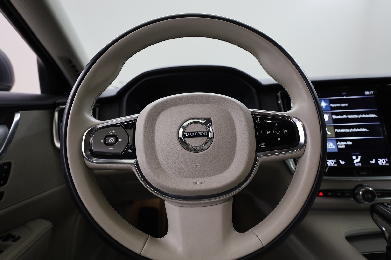 VOLVO S90 14