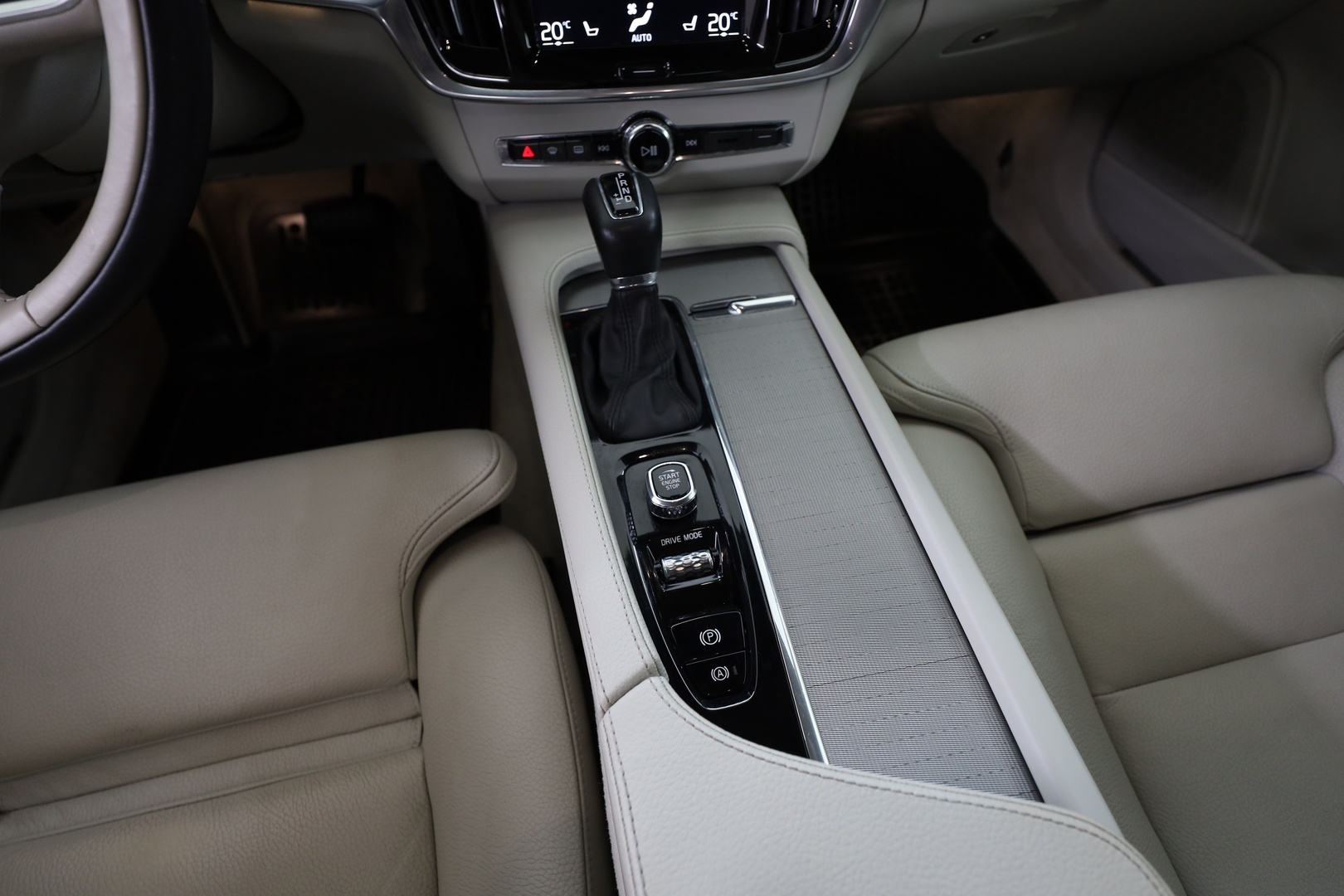 VOLVO S90 15