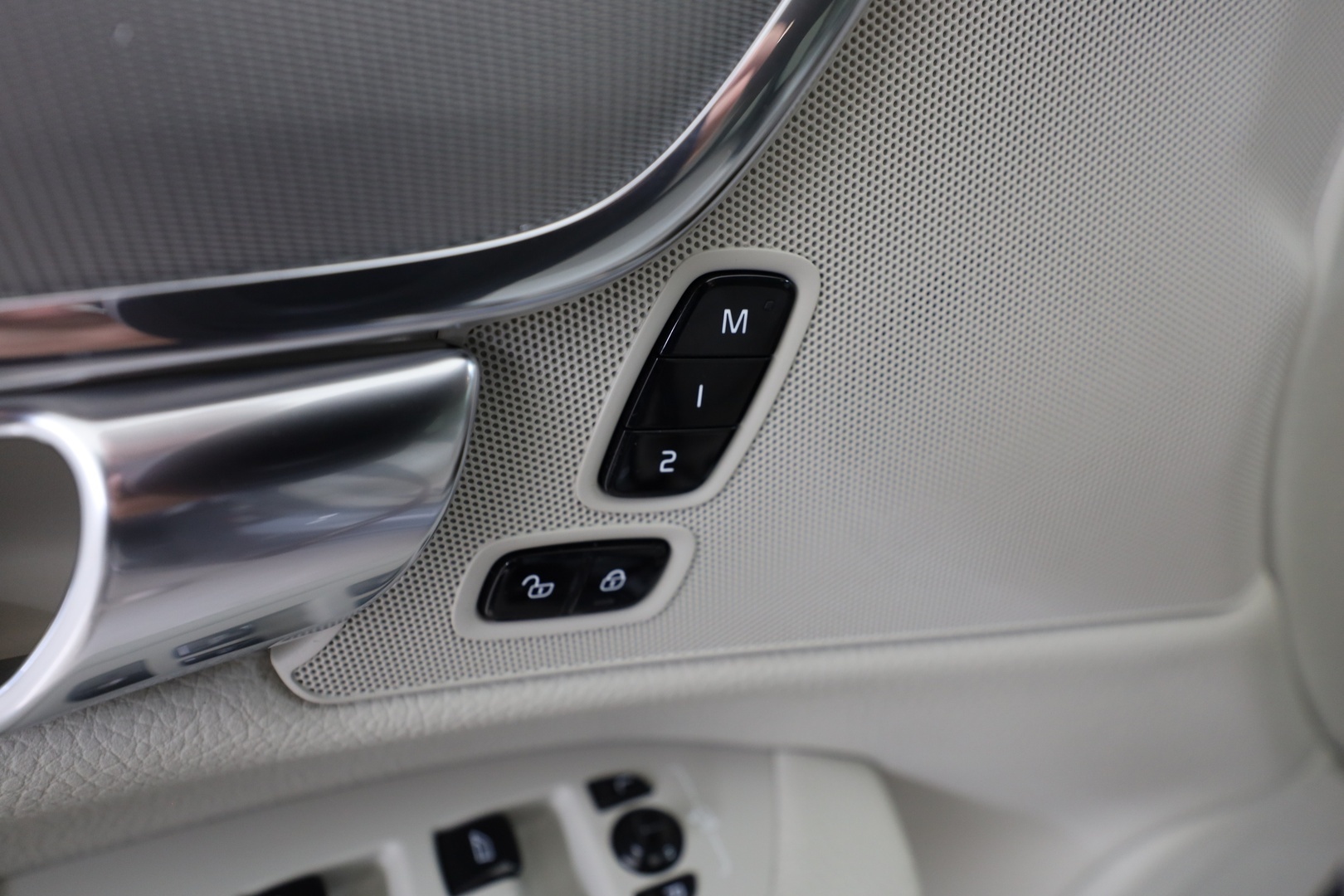 VOLVO S90 19