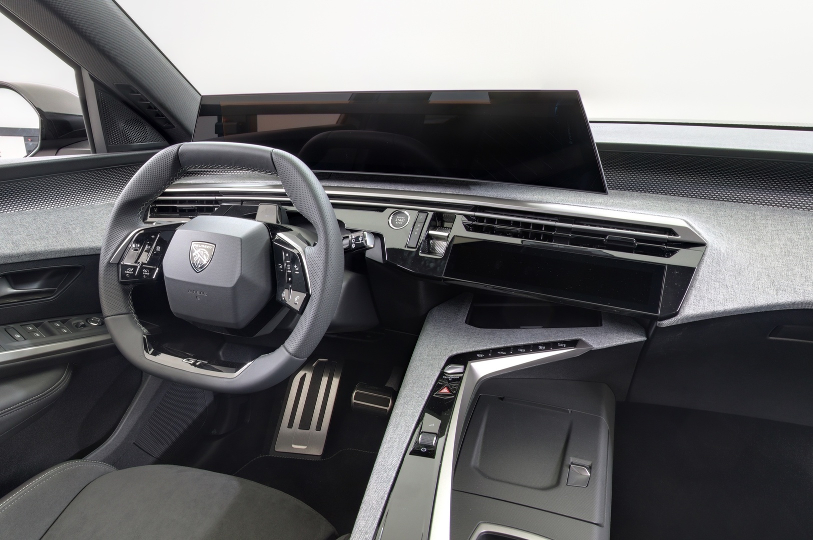 PEUGEOT E-5008 11