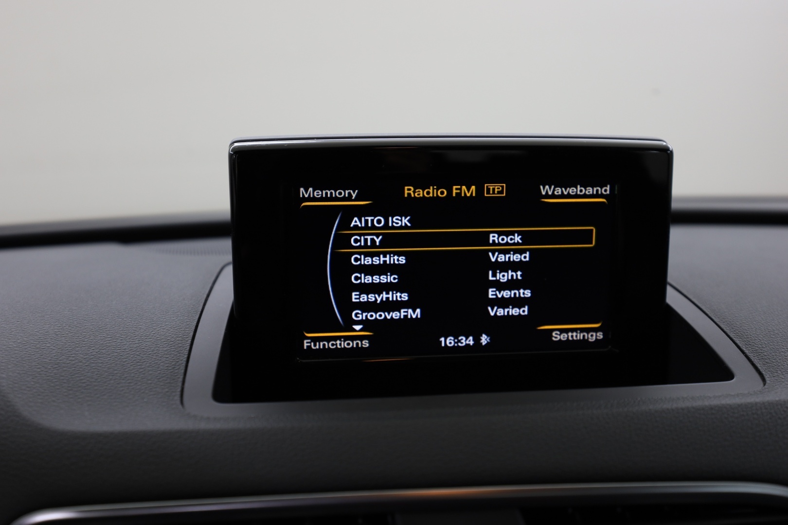AUDI Q3 23