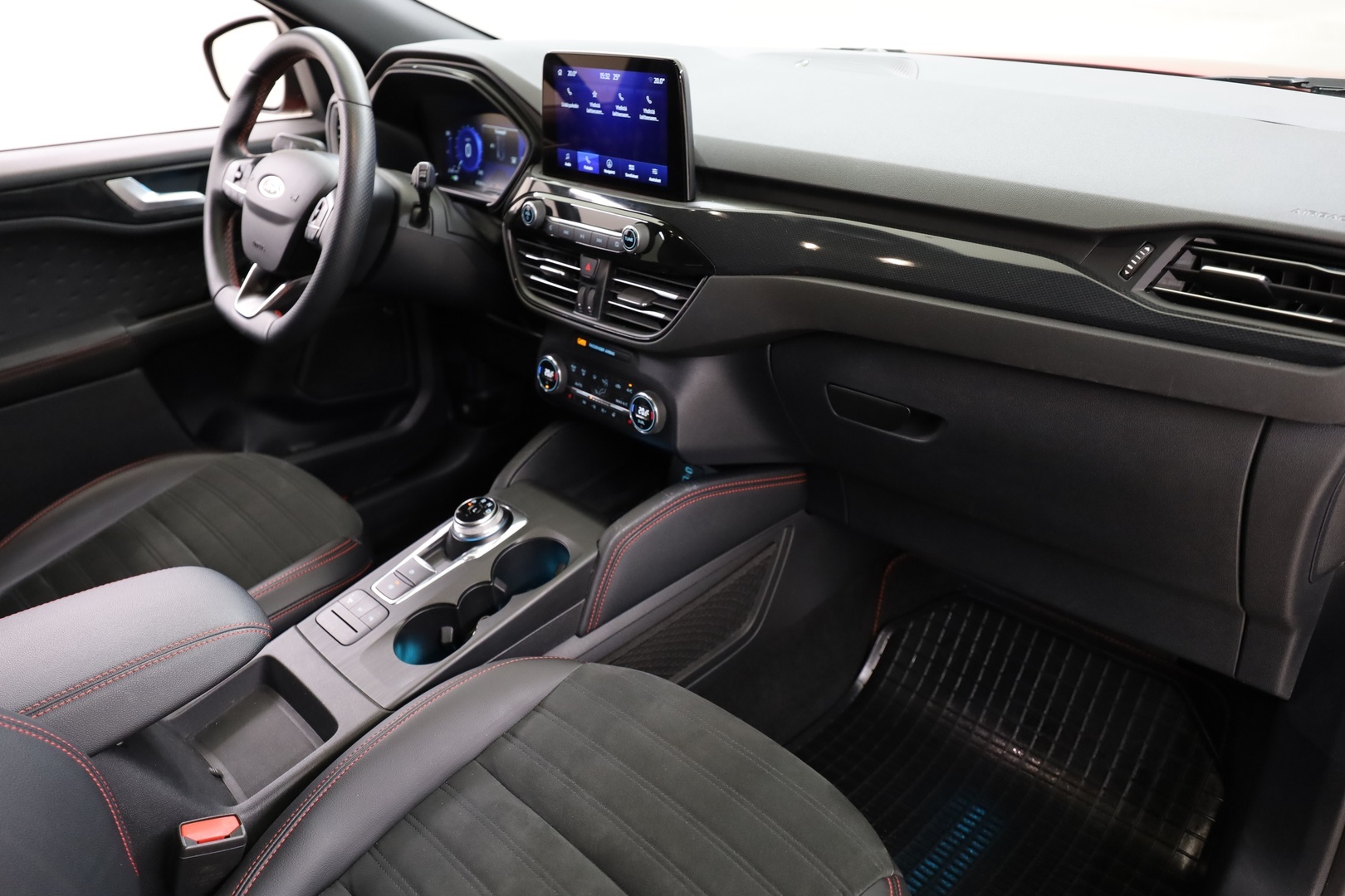 FORD Kuga 17