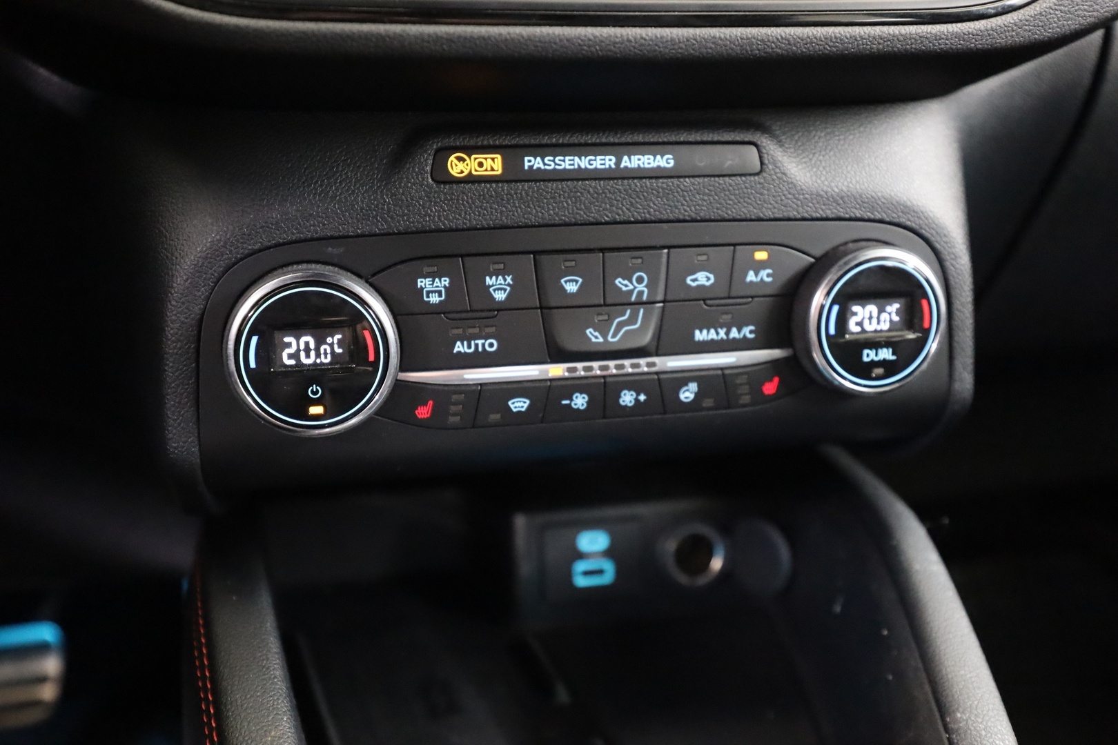 FORD Kuga 25