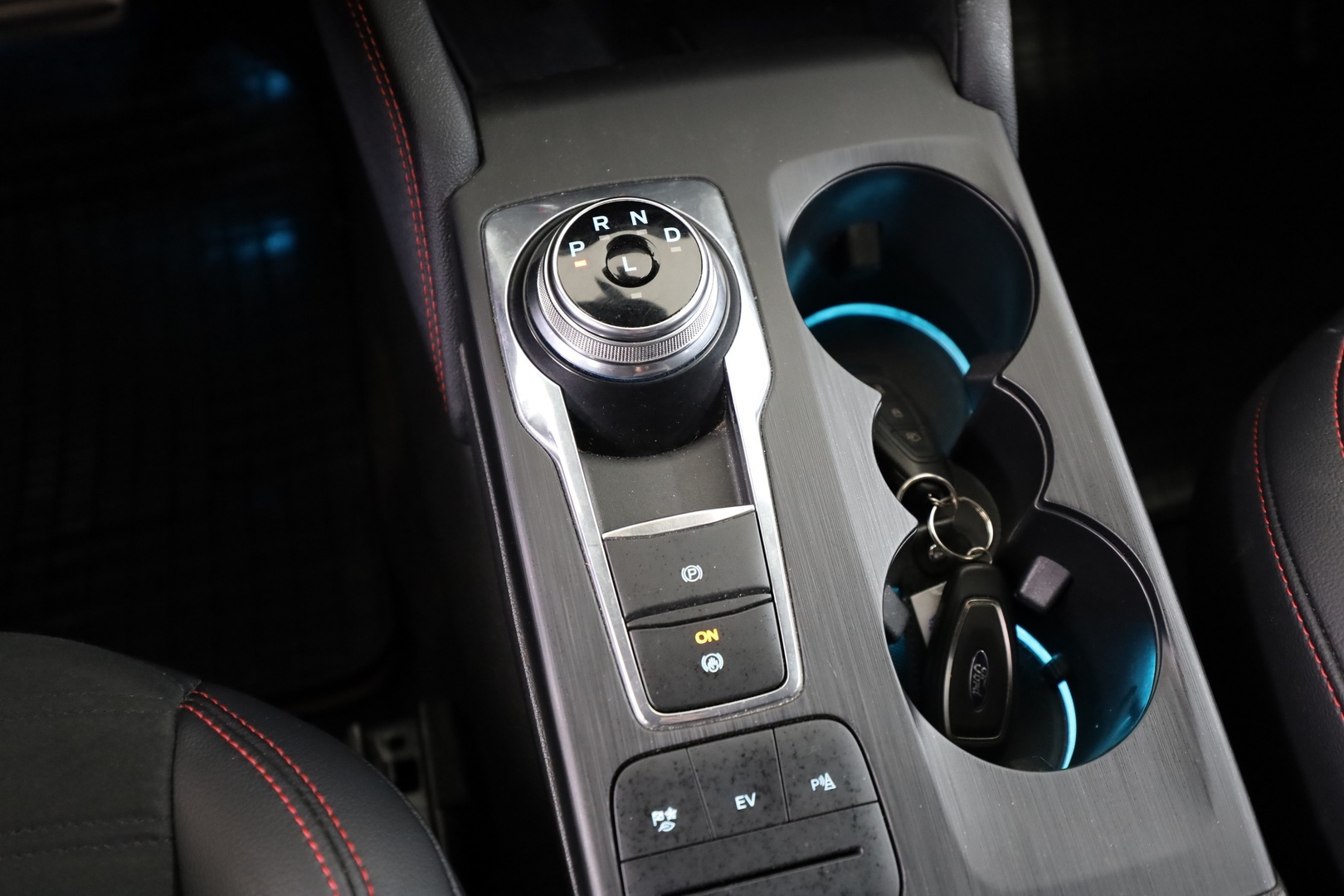 FORD Kuga 26
