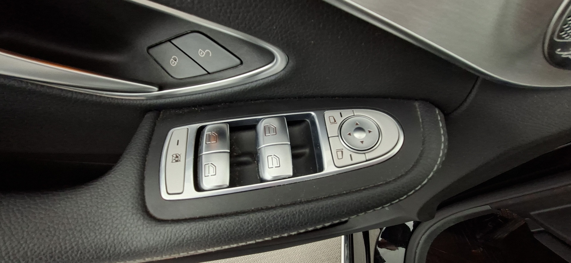 MERCEDES-BENZ C 15