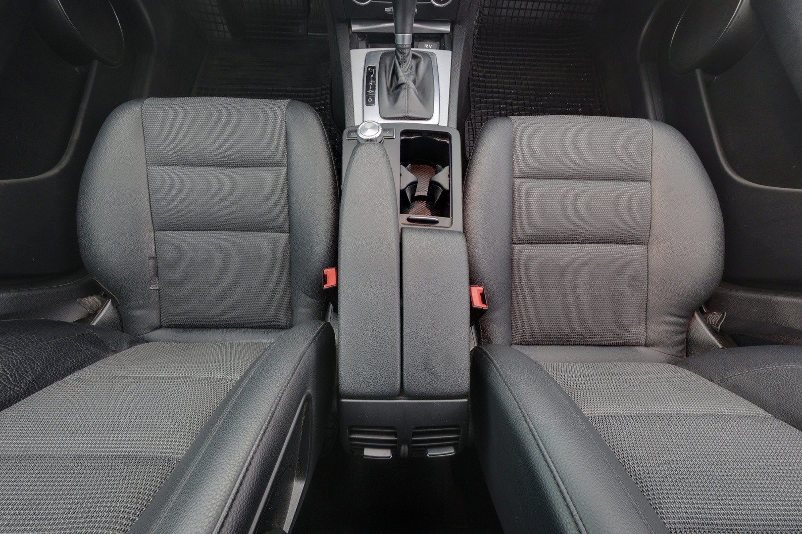 MERCEDES-BENZ C 12