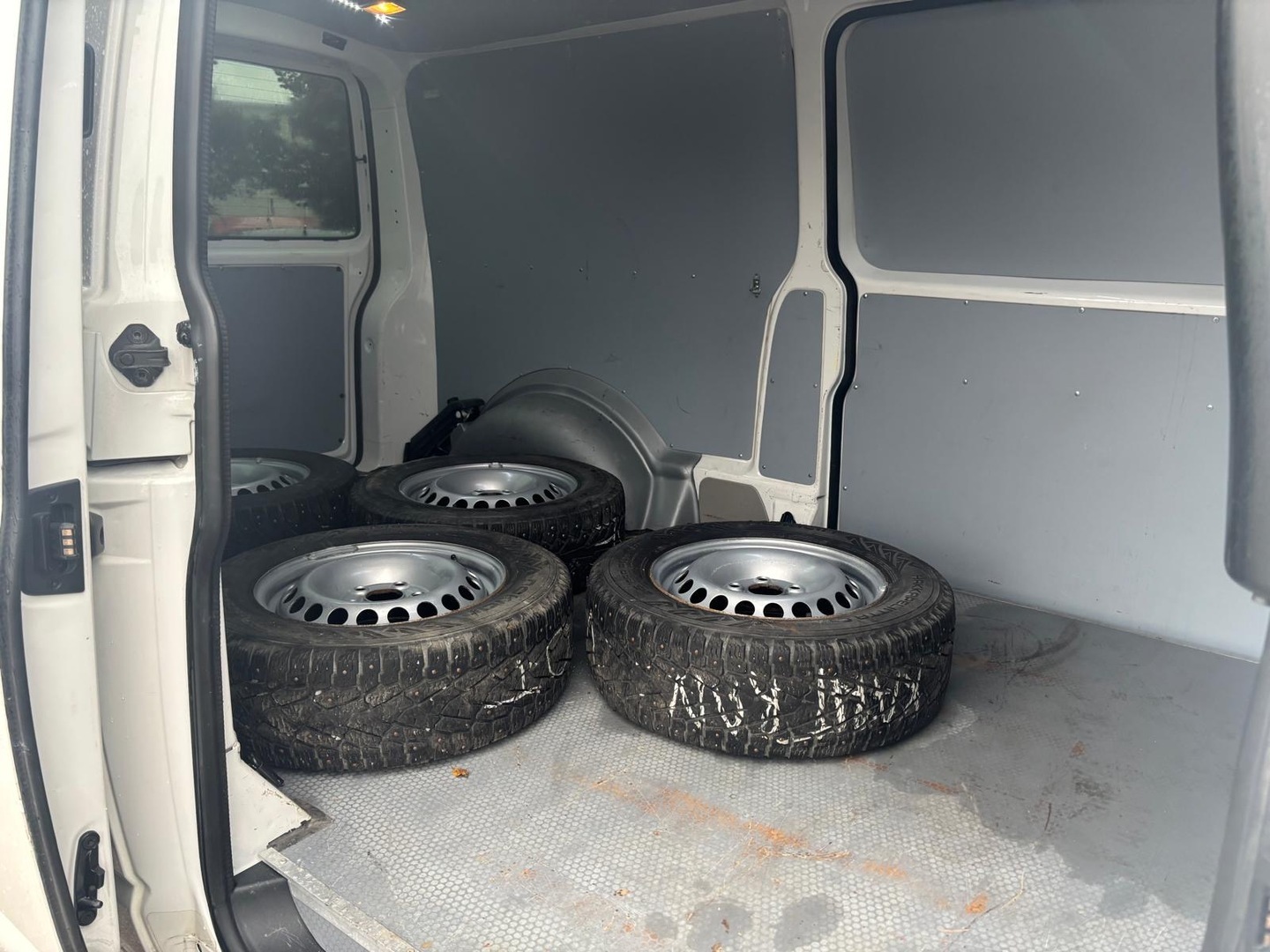 VOLKSWAGEN Transporter 5
