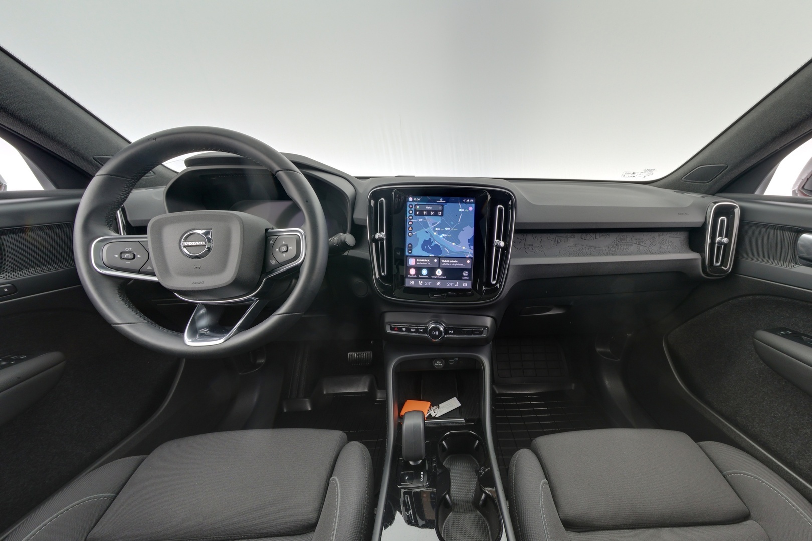 VOLVO C40 10