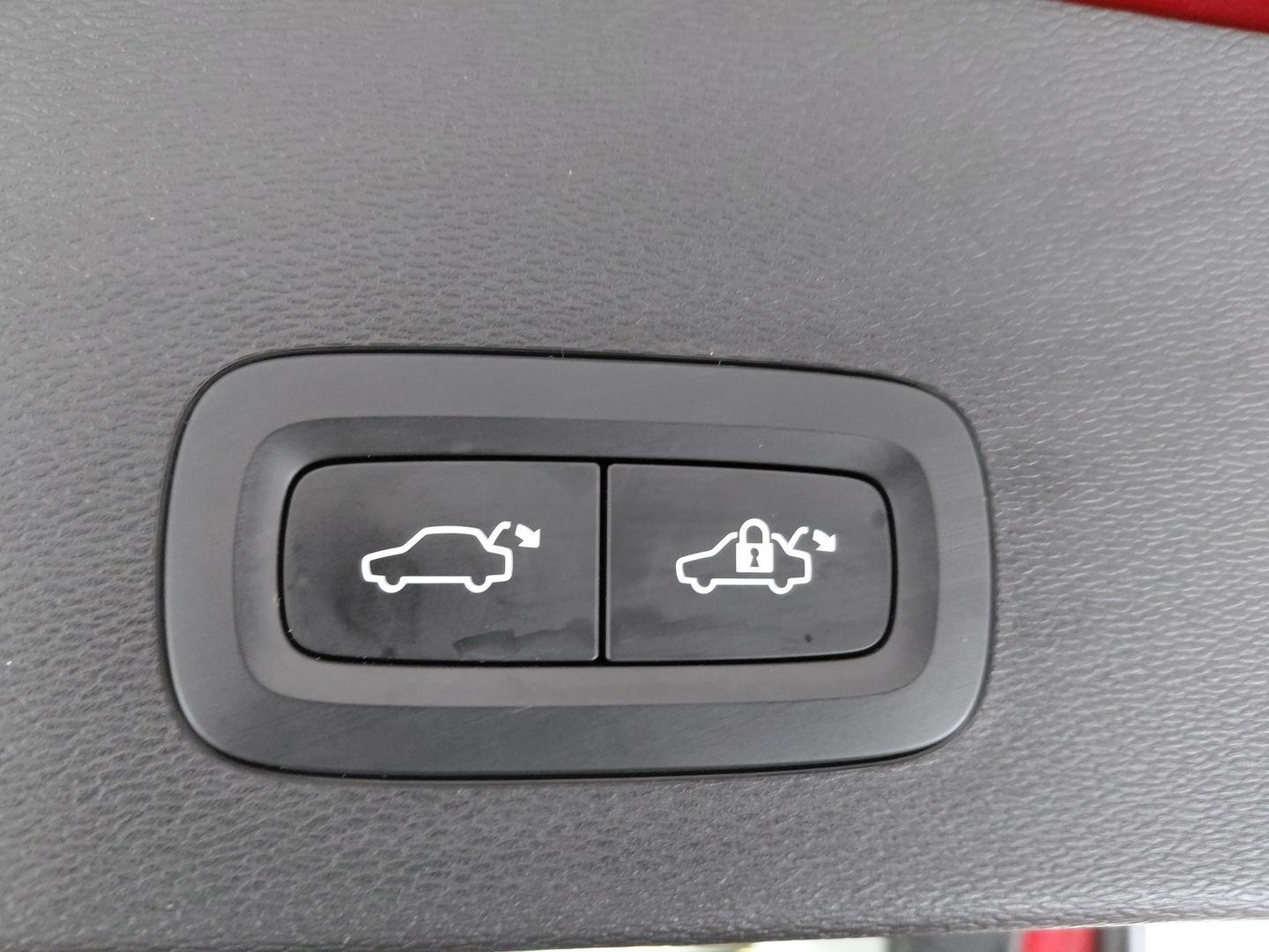 VOLVO C40 18